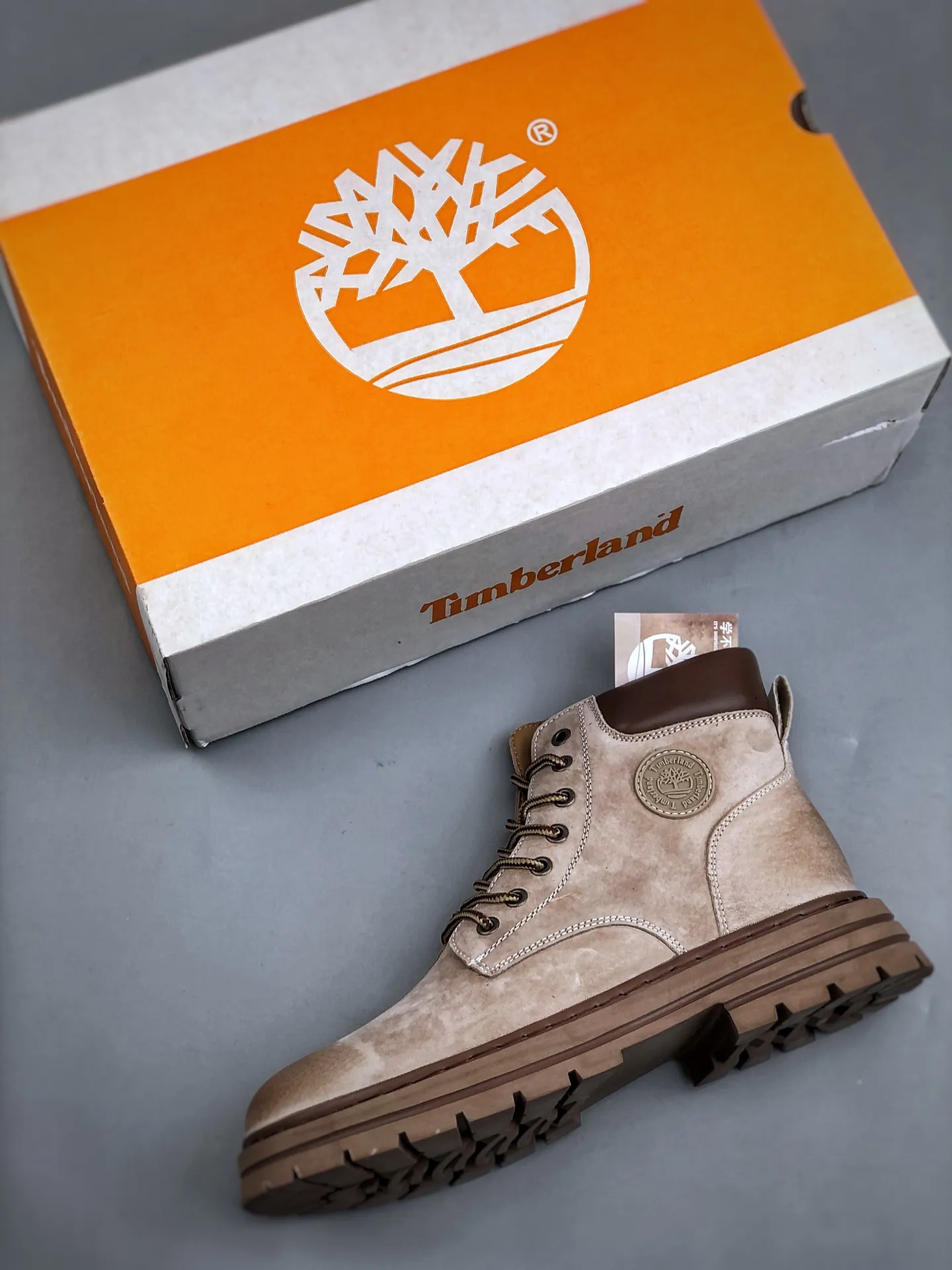 Local 💰560 core recommendation, good price, new goods 🚀Timberland Timberland/Timberland outdoor high-top casual rhubarb boots series #Guangdong Dachang quality original box original packaging #25ss new fashion trend matching The fabric is made of Italian 🇮🇹 top frosted fine-grained cowhide with anti-odor and anti-corrosion genuine leather latex insoles. The outsole and hardware are all made from OEM raw materials. The same process as the original Goodyear never-opening process Good products do not kill pigs. The quality of the first order is strictly controlled. Exclusively released on the entire network. The quality is beyond doubt. The whole set of official website unified packaging gives you a perfect wearing experience. The quality is exquisite and durable. A must-have for sportsmen. Specially designed to prevent handsomeness. High-quality and first-class foot feel. This winter, it is specially used for cold protection and outdoor use. Daily casual matching. Size: 39 40 41 42 43 44 (leather shoe size)